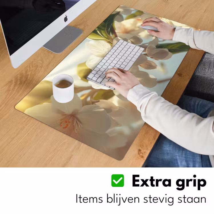 Bloesems - Wit - Zonnestralen - Bloemblaadjes Muismat XXL klein -sfeer3
