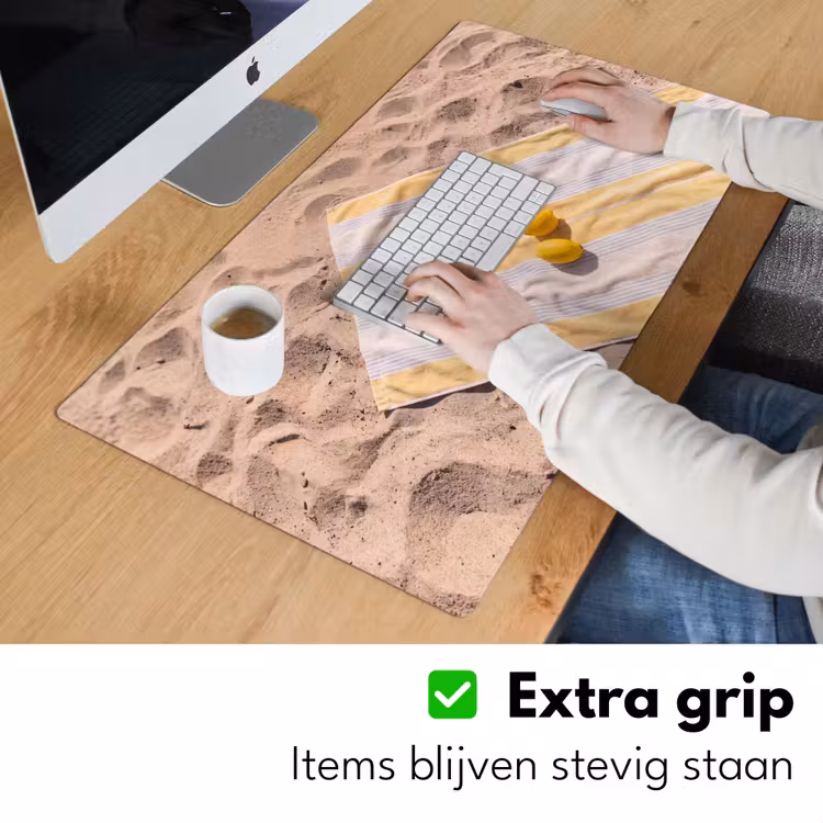 Boek - Zonnebril - Strand - Zomer - Geel Muismat XXL klein -sfeer3