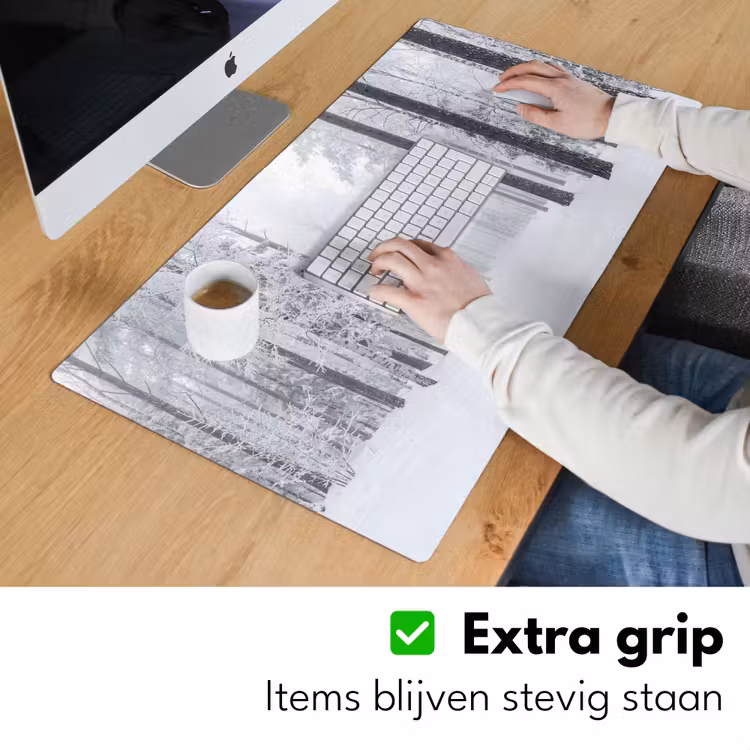 Bos - Sneeuw - Pad - Winter - Stilte Muismat XXL klein -sfeer3