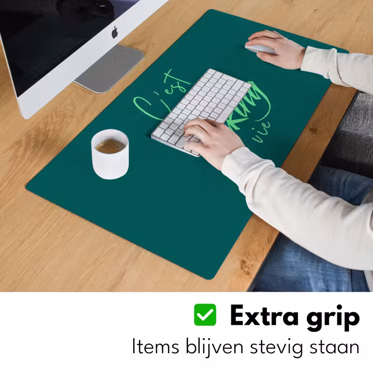 c'est la fucking vie - Groen - Handgeschreven Muismat XXL klein -sfeer3