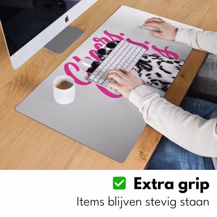 Cheers - Hond - Roze - Wijn Muismat XXL klein -sfeer3