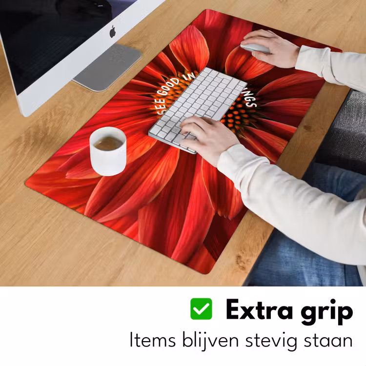 Close up - Bloem - Quote - Rood Muismat XXL klein -sfeer3