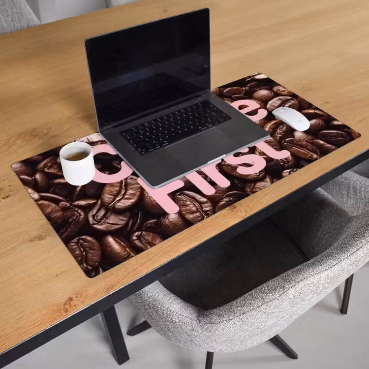 Coffee First - Koffiebonen - Roze Muismat XXL klein -sfeer1