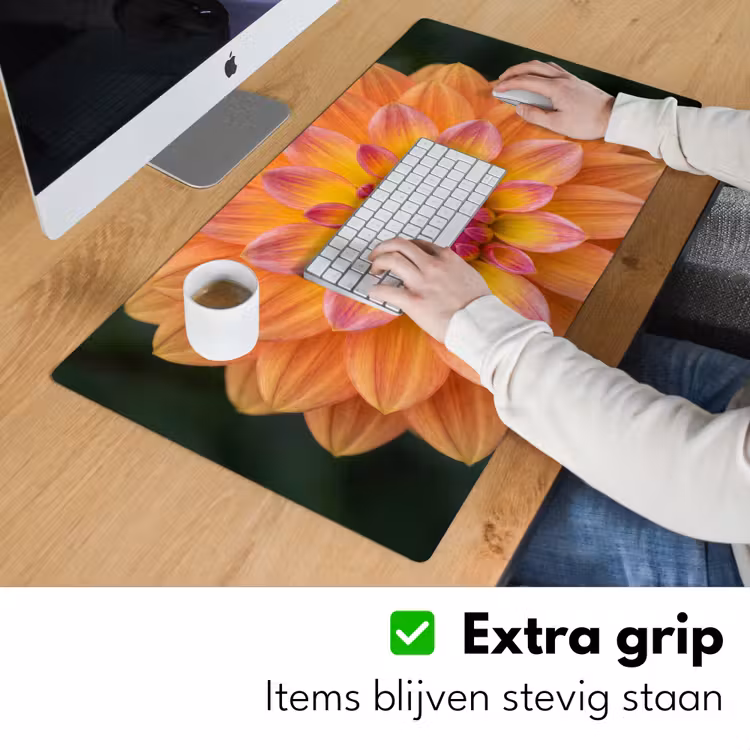 Dahlia - Bloem - Oranje Muismat XXL klein -sfeer3