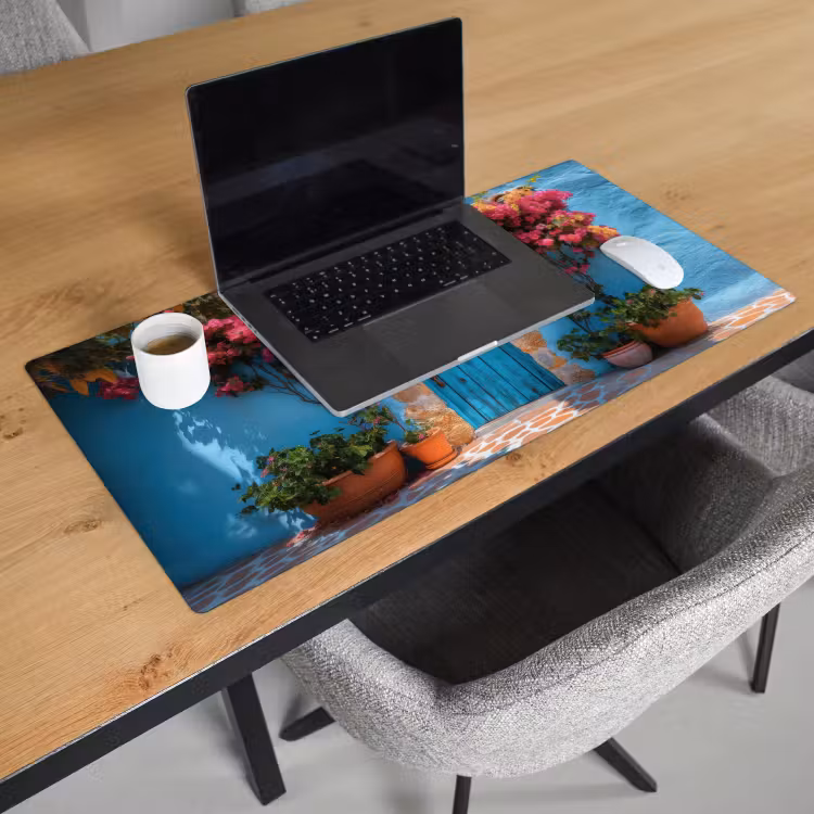 Deur - Hout - Bloemen - Blauw Muismat XXL klein -sfeer1
