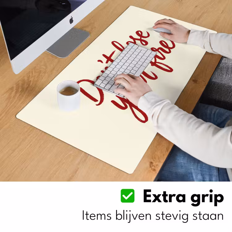 Don't lose your fire - Rood - Wit - Minimalistisch Muismat XXL klein -sfeer3