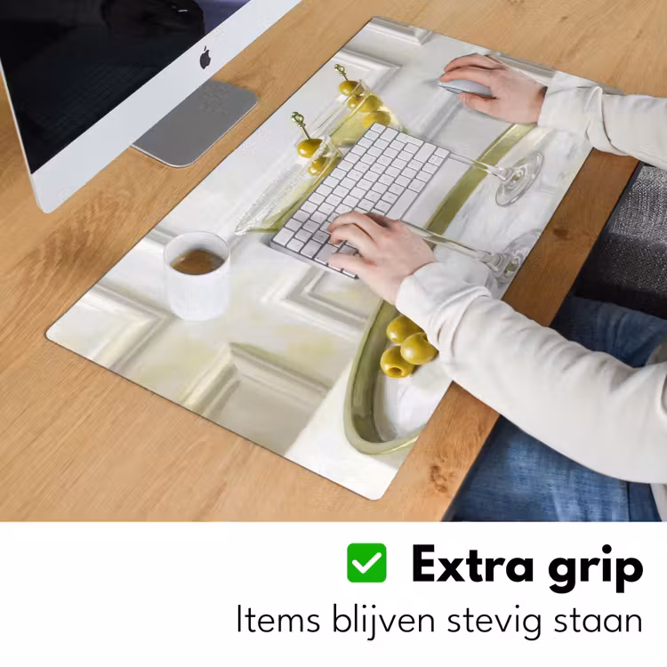 Drank - Martini - Olijven - Modern - Wit Muismat XXL klein -sfeer3