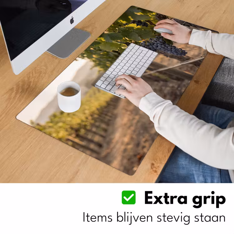 Druiven - Wijngaard - Zonlicht Muismat XXL klein -sfeer3