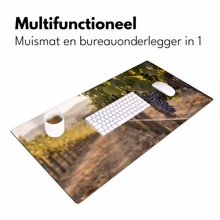 Druiven - Wijngaard - Zonlicht Muismat XXL klein -sfeer4