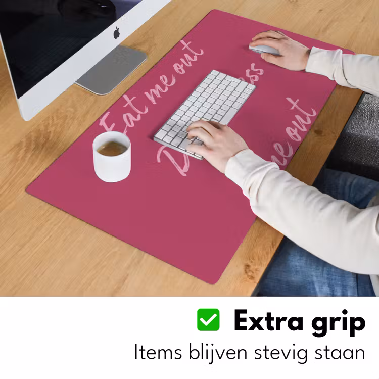 eat me out don't stress me out - Roze - Minimalistisch Muismat XXL klein -sfeer3