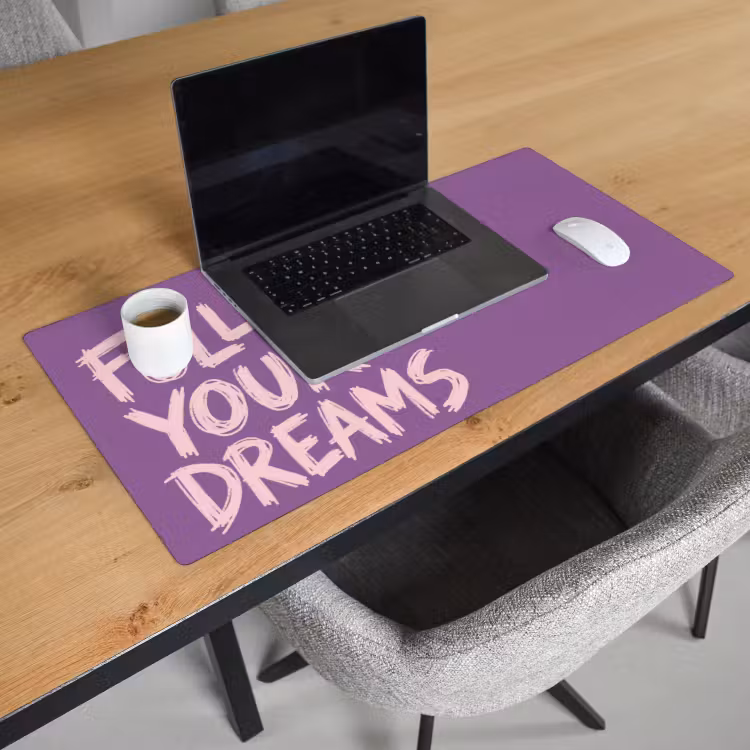 Follow your dreams - Paars - Penseeltextuur Muismat XXL klein -sfeer1