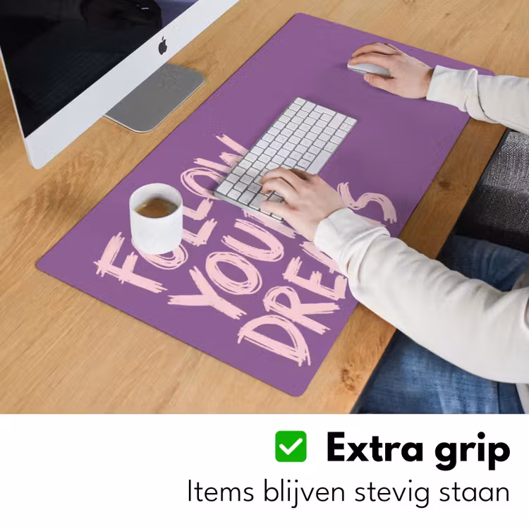 Follow your dreams - Paars - Penseeltextuur Muismat XXL klein -sfeer3