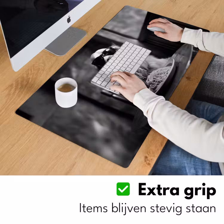 Golden Retriever - Hond - Vrolijk - Bord spaghetti - Zwart - wit Muismat XXL klein -sfeer3