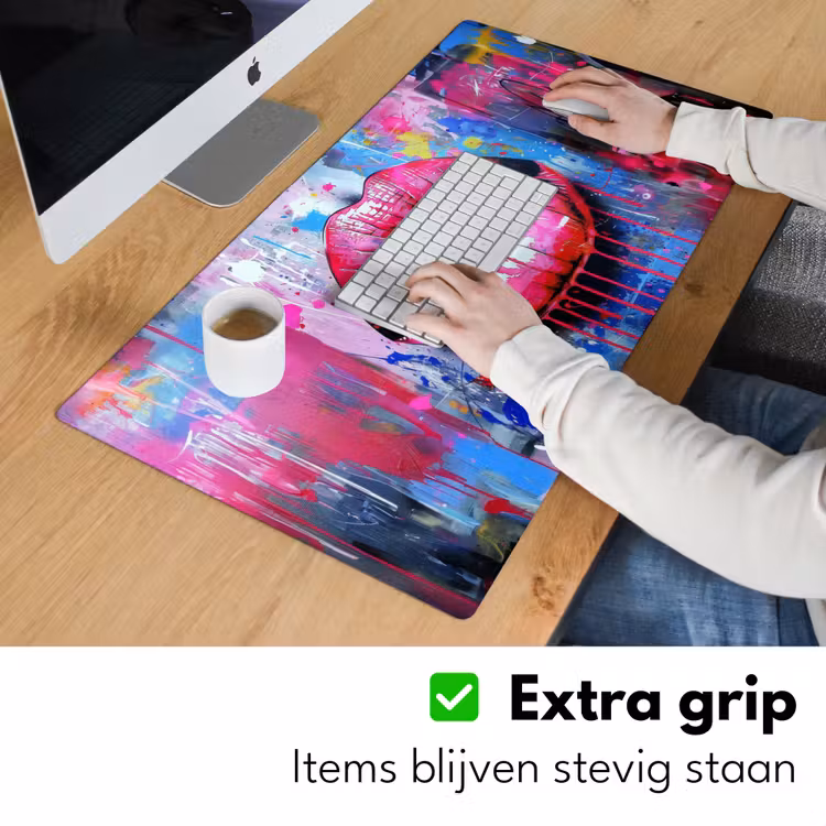 Graffiti - Lippen - Felroze - Geschilderd Muismat XXL klein -sfeer3