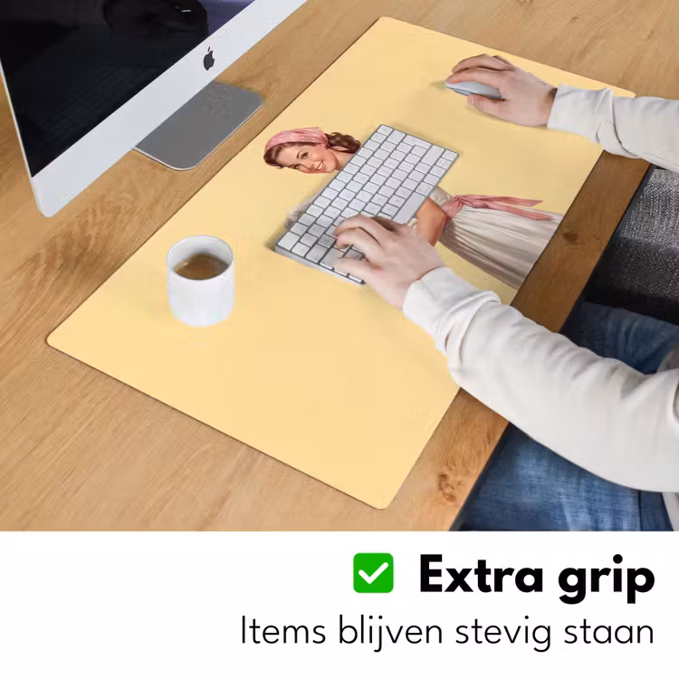 Handdoeken - Vrouw - Jurk - Roze Muismat XXL klein -sfeer3