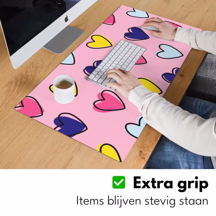 Hartjes - Valentijn - Patroon - Kleurrijk Muismat XXL klein -sfeer3