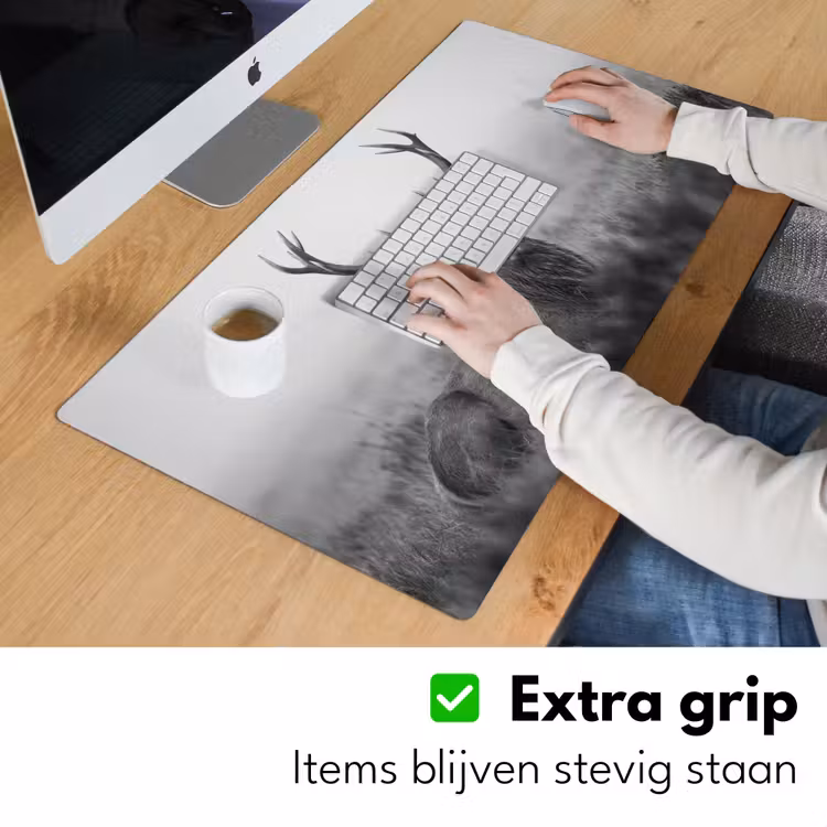 Hert - Mistig - Zwart - Wit Muismat XXL klein -sfeer3