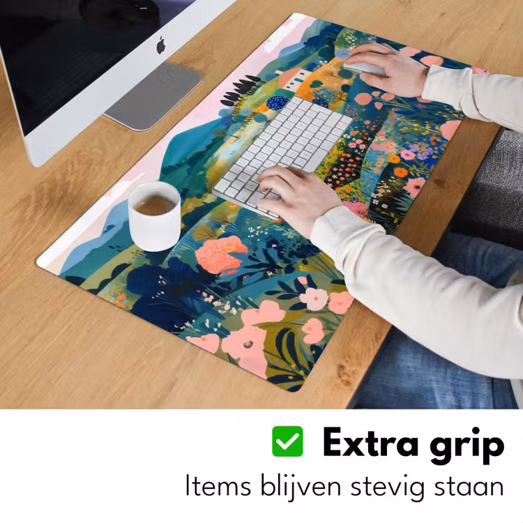 Heuvellandschap - Fantasierijk - Kleurcontrasten Muismat XXL klein -sfeer3