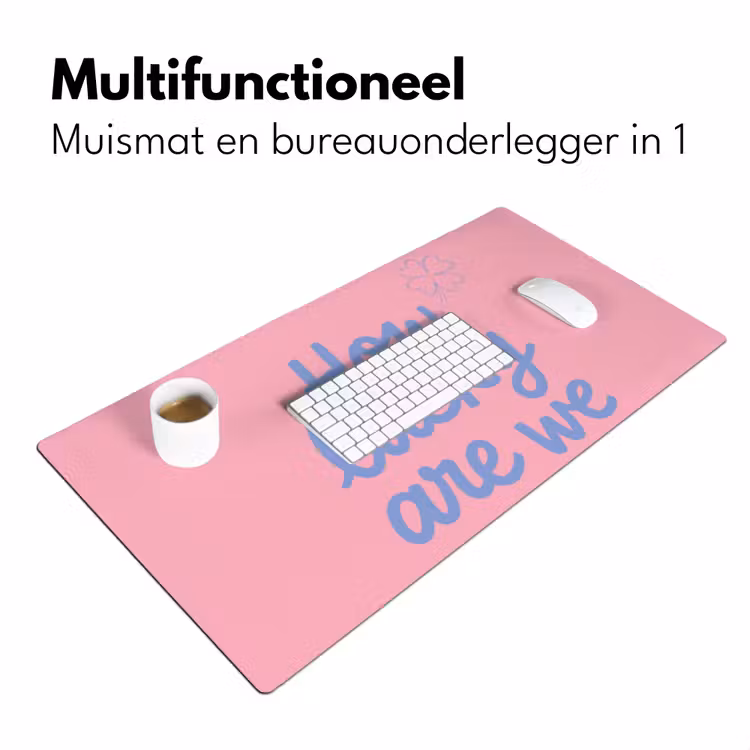 How lucky are we - Klavervier - Roze - Blauw Muismat XXL klein -sfeer4
