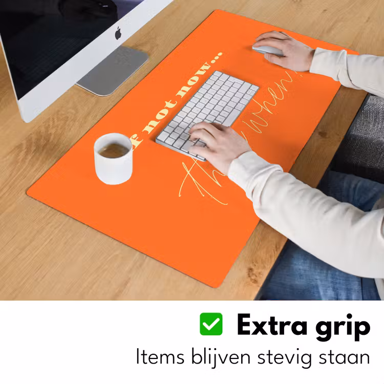 If not now then when - Oranje - Geel - Levendig Muismat XXL klein -sfeer3
