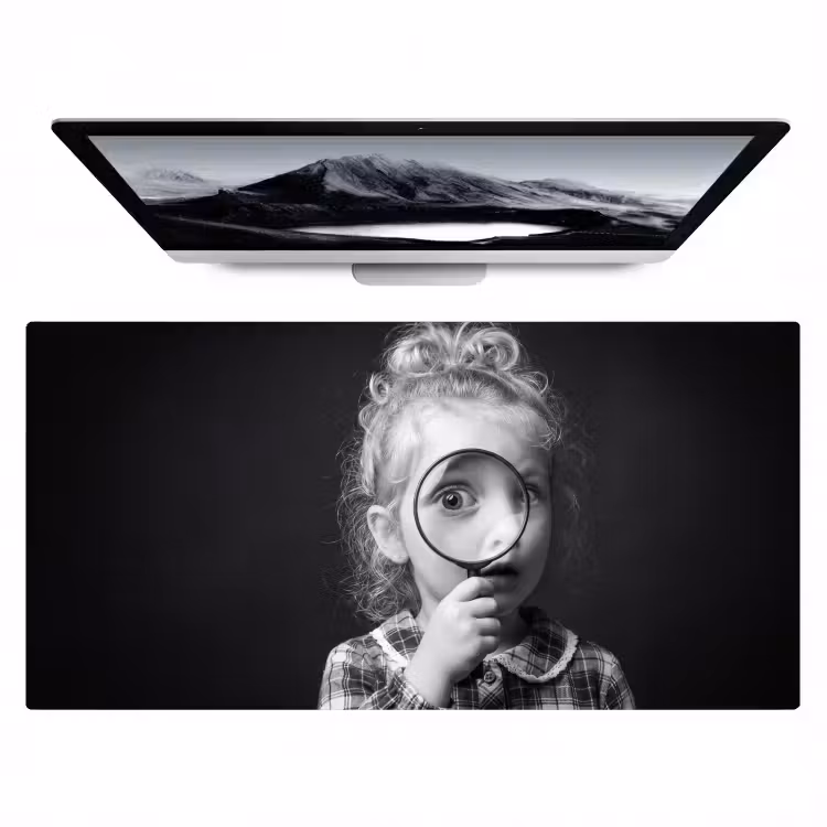 Kind - Vergrootglas - Portret - Zwart-wit Muismat XXL klein -zzz3d