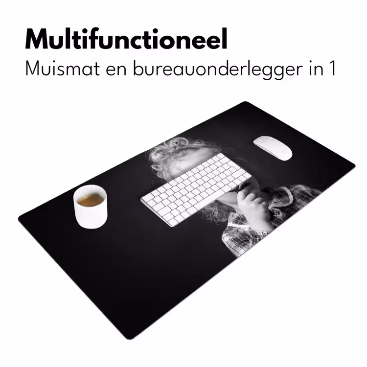 Kind - Vergrootglas - Portret - Zwart-wit Muismat XXL klein -sfeer4