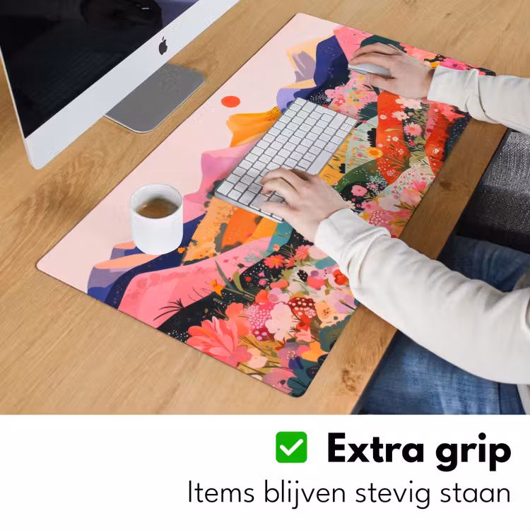 Kleurrijke bloemen - Bergen - Fantasielandschap Muismat XXL klein -sfeer3