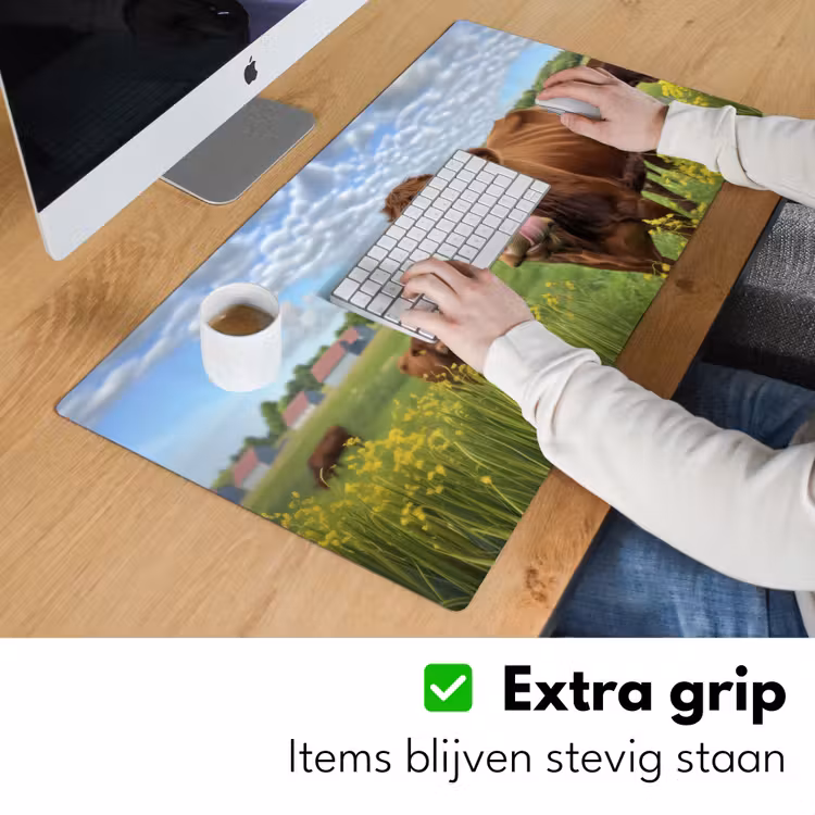 Koe - Weide - Bloemen Muismat XXL klein -sfeer3