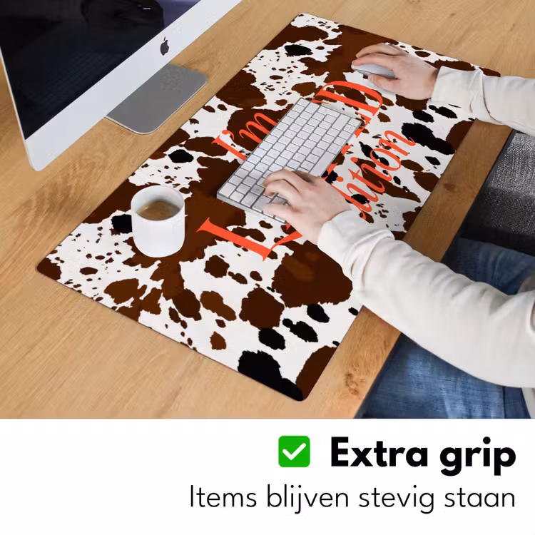 Koeienprint - Limited edition - Rood Muismat XXL klein -sfeer3