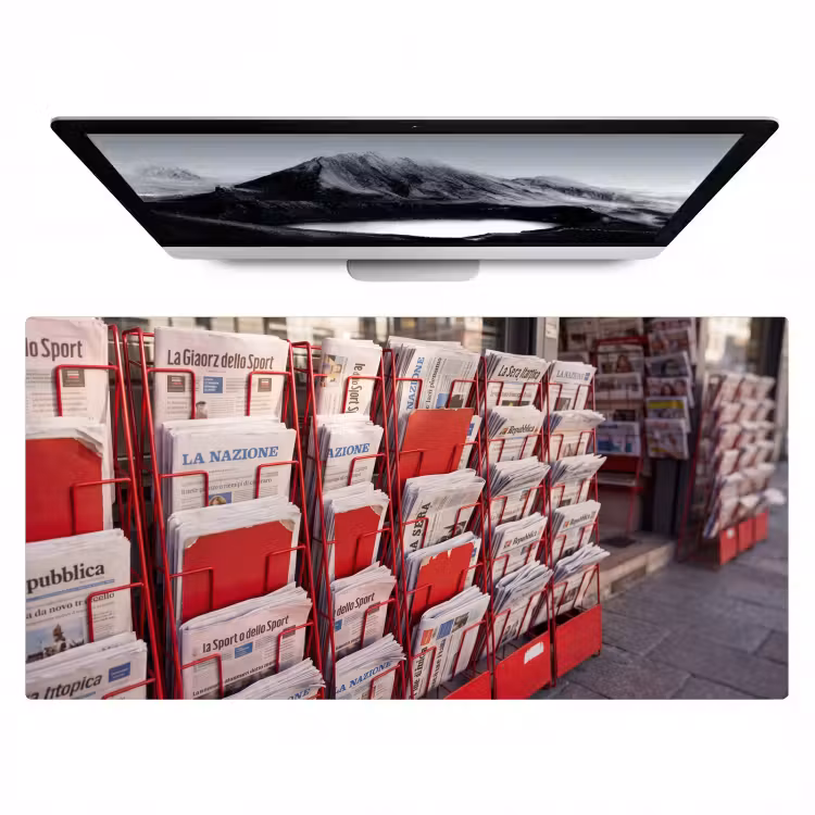 Kranten - Rek - Stedelijk - Dagelijks leven - Rood Muismat XXL klein -zzz3d
