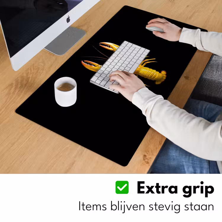 Kreeft - Geel - Stippen - Effen Muismat XXL klein -sfeer3