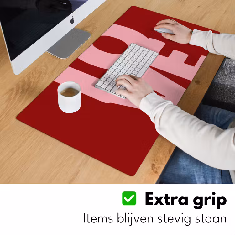 Love - Rood - Blokletters Muismat XXL klein -sfeer3