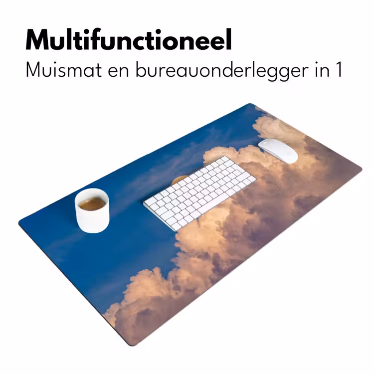 Maan - Wolken - Natuur - Oranje Muismat XXL klein -sfeer4