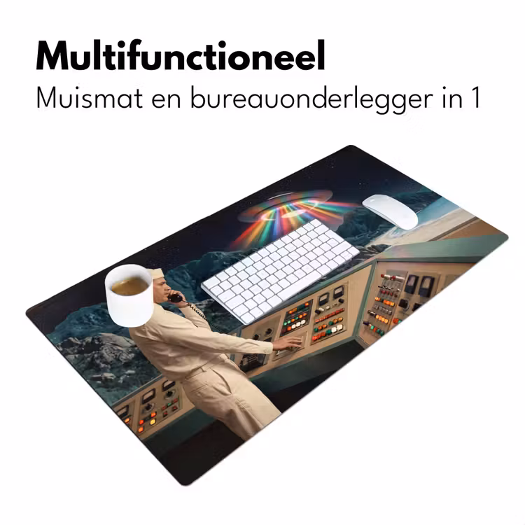 Bureau onderlegger - Man - Controlekamer - Strand - Man - Controlekamer - Strand Muismat XXL klein