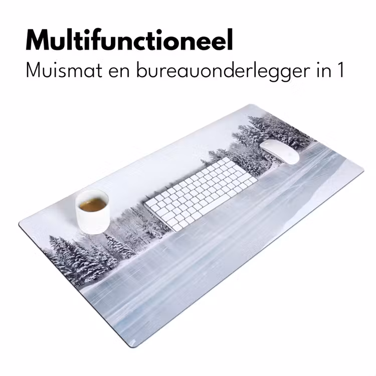 Meer - Dennen - IJs - Winter - Rustgevend Muismat XXL klein -sfeer4