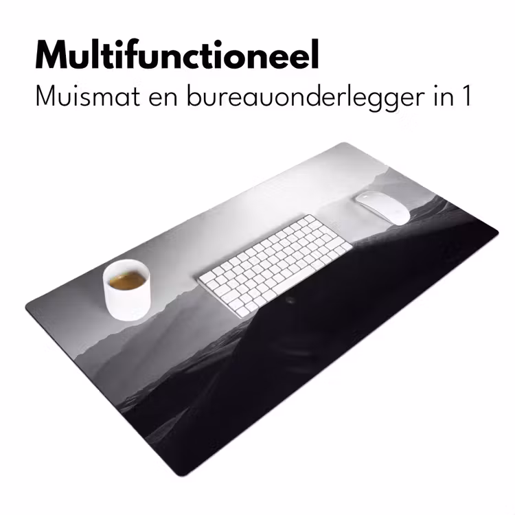 Mens - Kameel - Zandduin - Natuur - Monochroom Muismat XXL klein -sfeer4