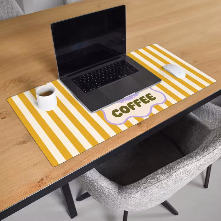 More coffee - Geel - Paars - Strepen - Mok Muismat XXL klein -sfeer1