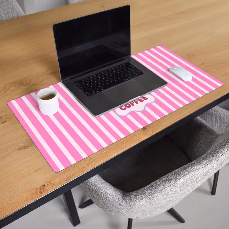 More coffee - Roze - Paars - Strepen - Mok Muismat XXL klein -sfeer1