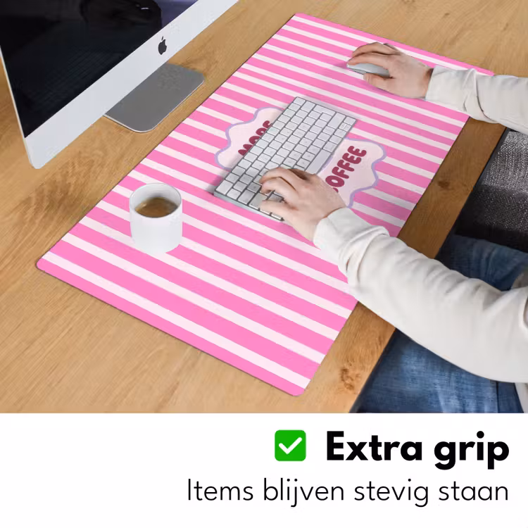 More coffee - Roze - Paars - Strepen - Mok Muismat XXL klein -sfeer3