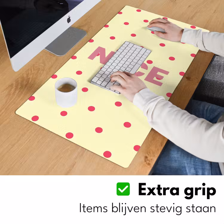 Nice - Stippen - Roze - Geel Muismat XXL klein -sfeer3