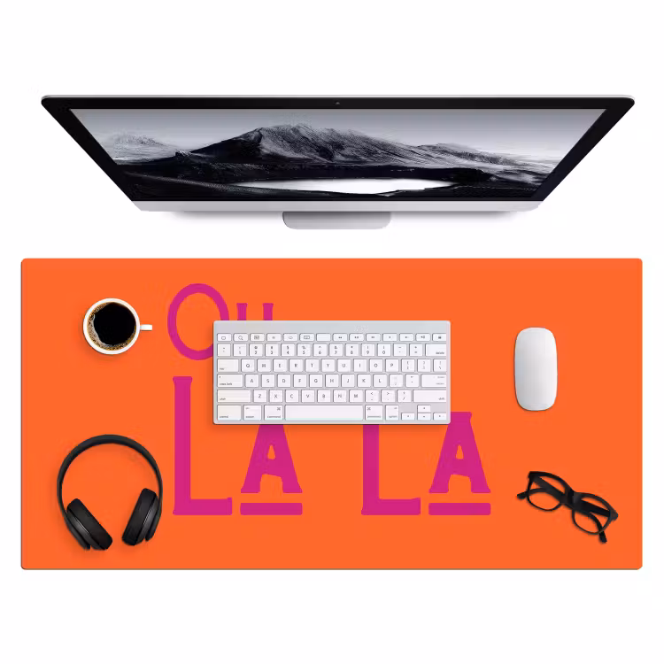 Oh la la - Oranje - Roze - Scheeflettertype Muismat XXL klein -3d