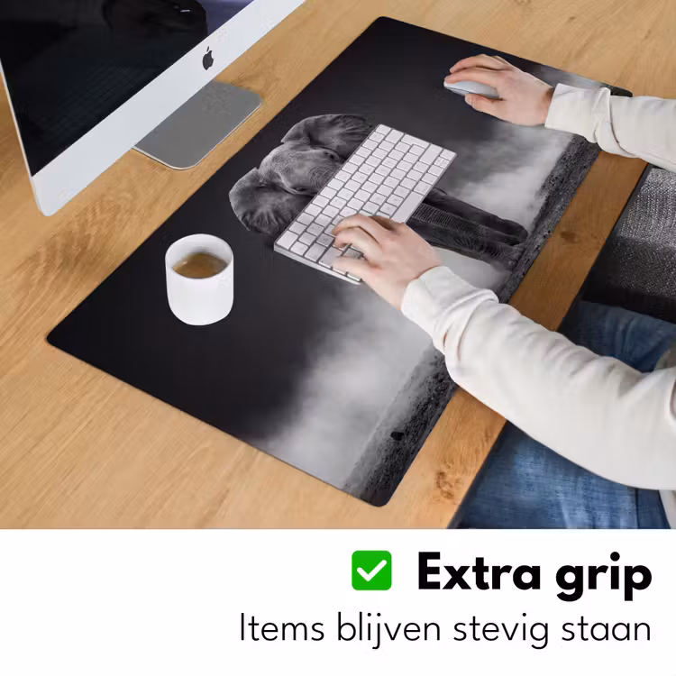 Olifant - Zwart - Wit - Rook Muismat XXL klein -sfeer3