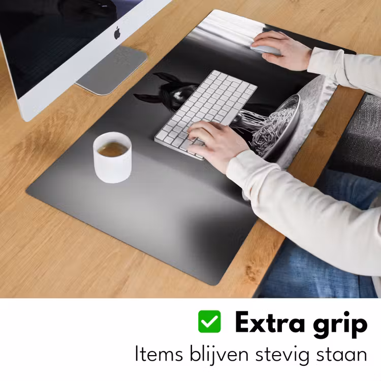 Paard - Bord - Pasta - Tafelkleed - Zwart Wit - Dieren Muismat XXL klein -sfeer3