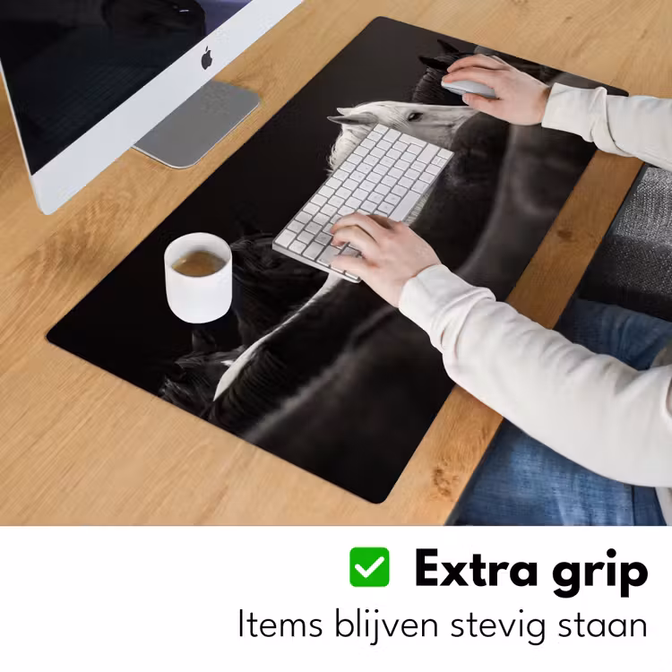 Paarden - Zwart - Wit - Kudde Muismat XXL klein -sfeer3