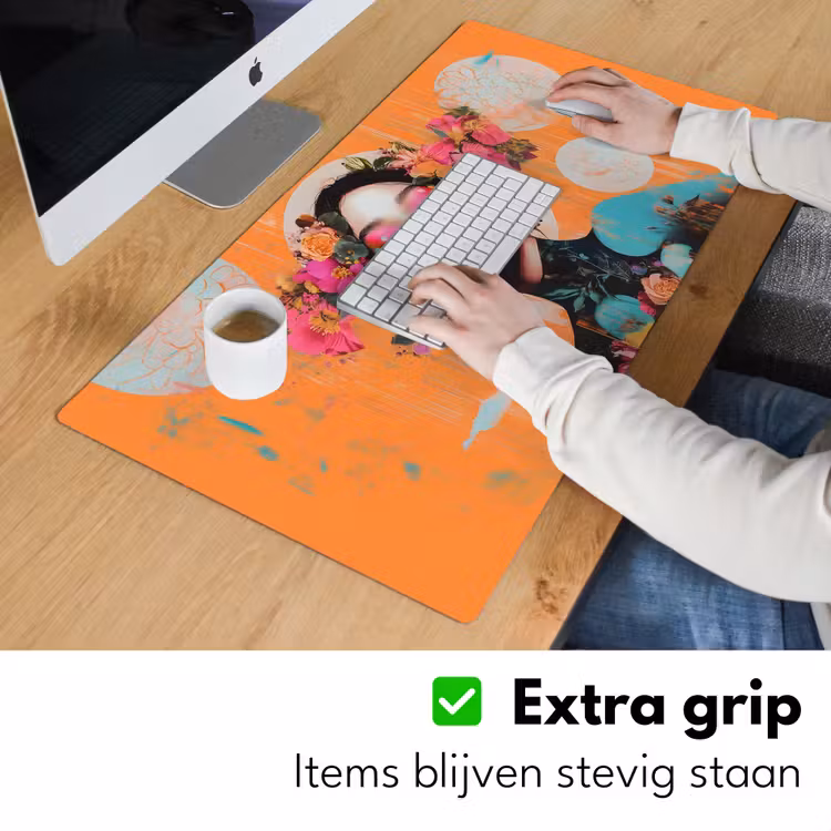Portret - Vrouw - Abstract - Bloemen Muismat XXL klein -sfeer3