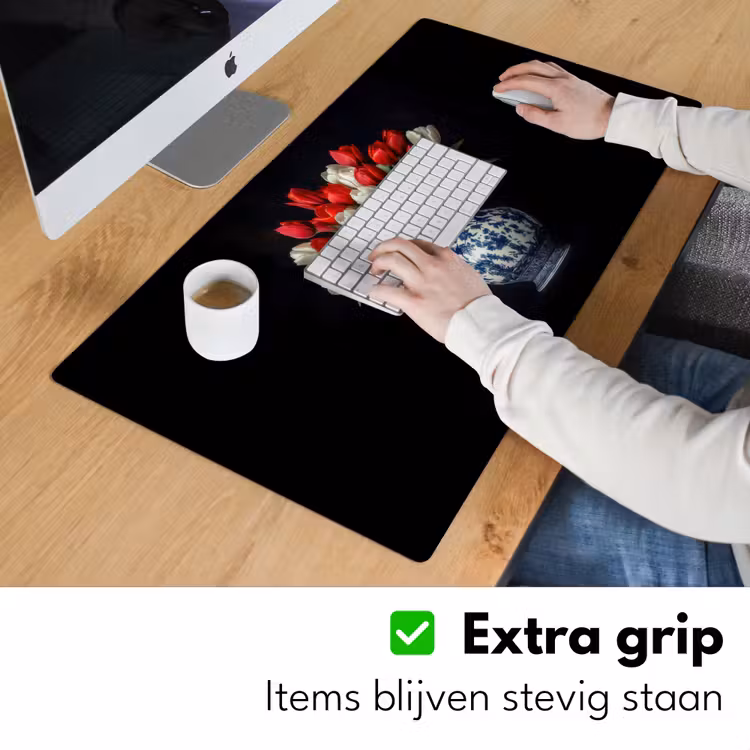 Rode - Bloemen - Tulpen - Vaas Muismat XXL klein -sfeer3
