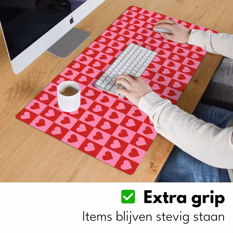 Rood - Roze - Schaakbord - Valentijn Muismat XXL klein -sfeer3