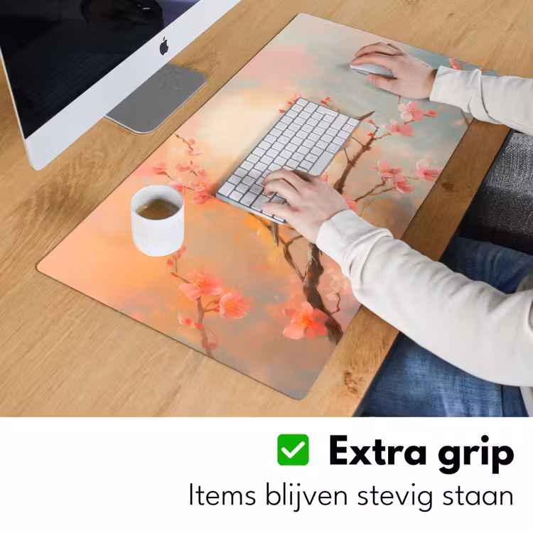 Roodborstjes - Sierlijk - Bloesemtak Muismat XXL klein -sfeer3