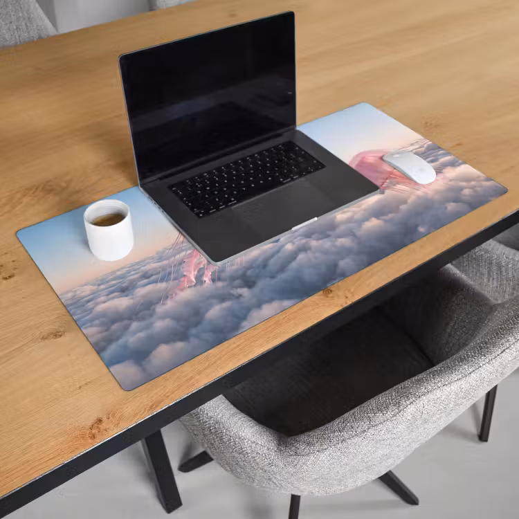 Bureau onderlegger - Roze dier - Wolken - Roze dier - Wolken Muismat XXL klein