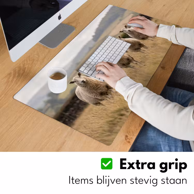 Schapen - Weidenlandschap - Heuvels Muismat XXL klein -sfeer3